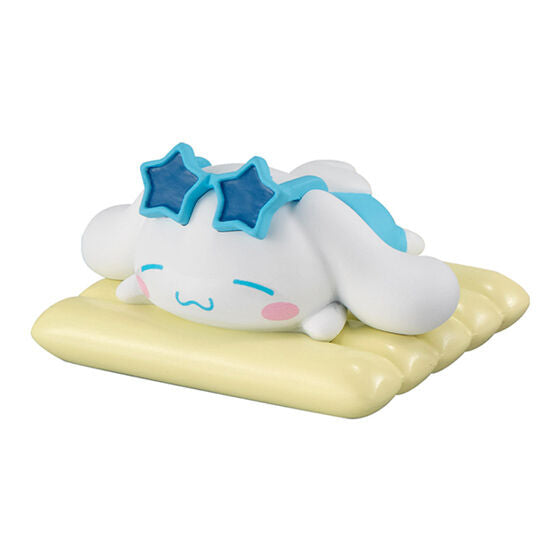 Play Gashapon! Sanrio Characters Pool with Everyone Figure